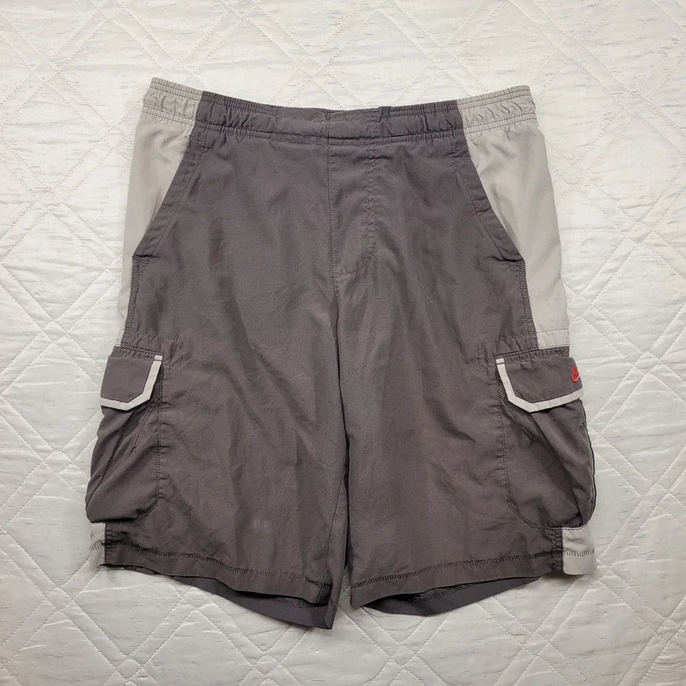 Nike gray tag pull on basketball cargo shorts size M (waist 35)